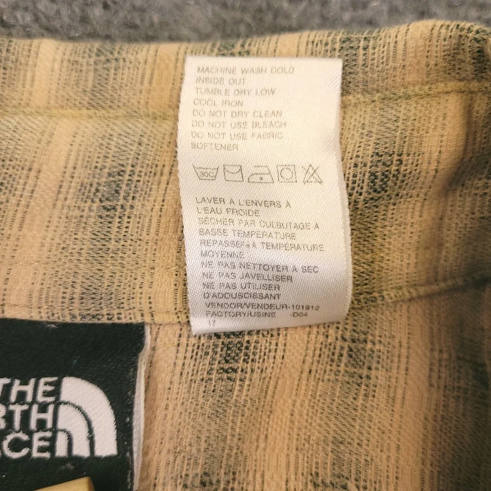 North Face Hiking‎ Shirt Men L Button Up Plaid Nylon Blend Pleated Dual Pocket